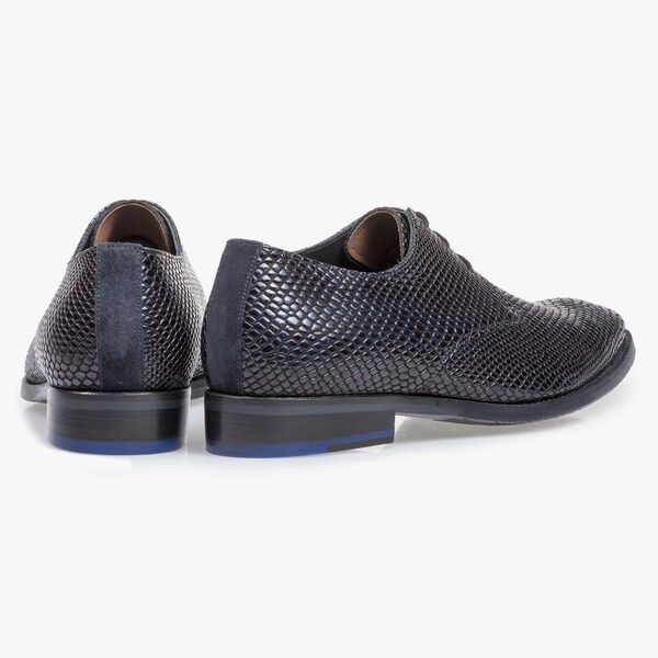Blauer Lackleder-Schn&uuml;rschuh mit Print