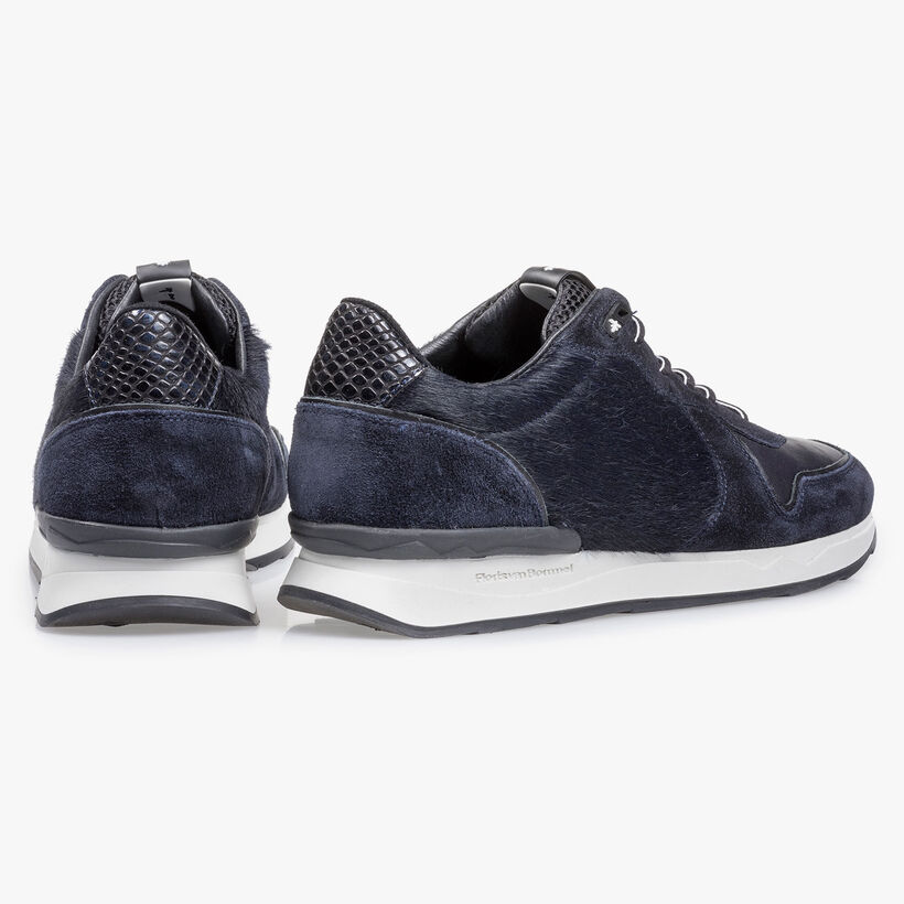 Blauer Wildleder-Sneaker