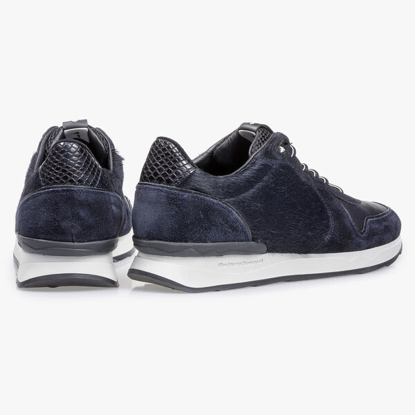 Blauer Wildleder-Sneaker