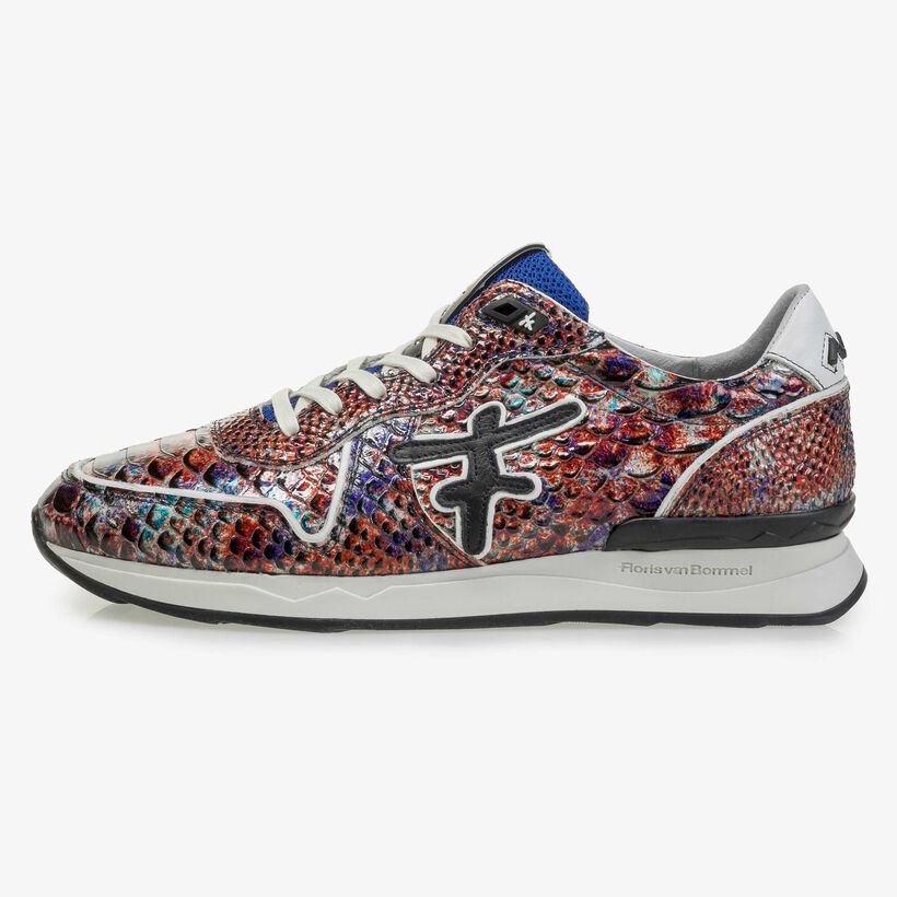 Roter Lackleder-Sneaker mit Schlangenprint