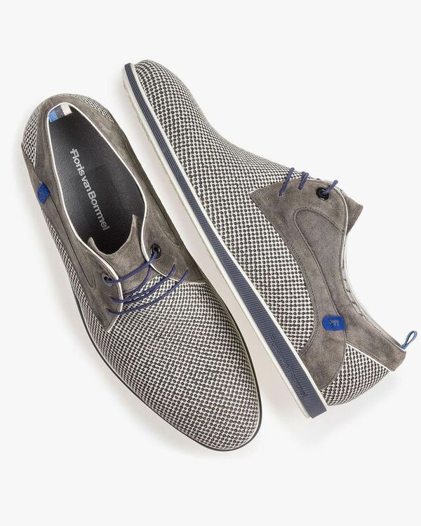 Grauer Wildleder-Schn&uuml;rschuh mit Print