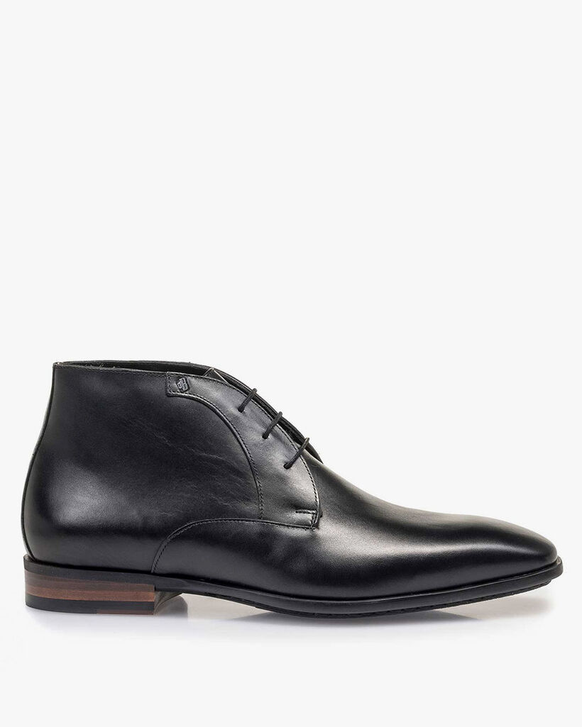 Schwarzer Schn&uuml;rschuh