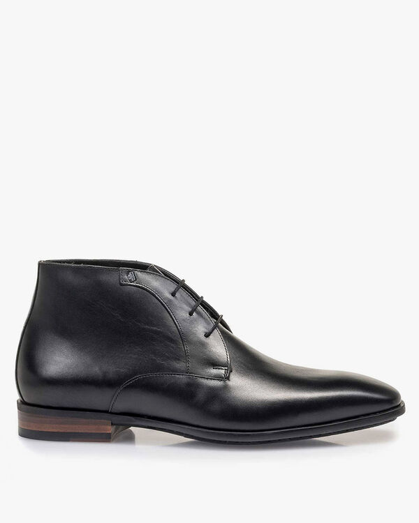 Schwarzer Schn&uuml;rschuh