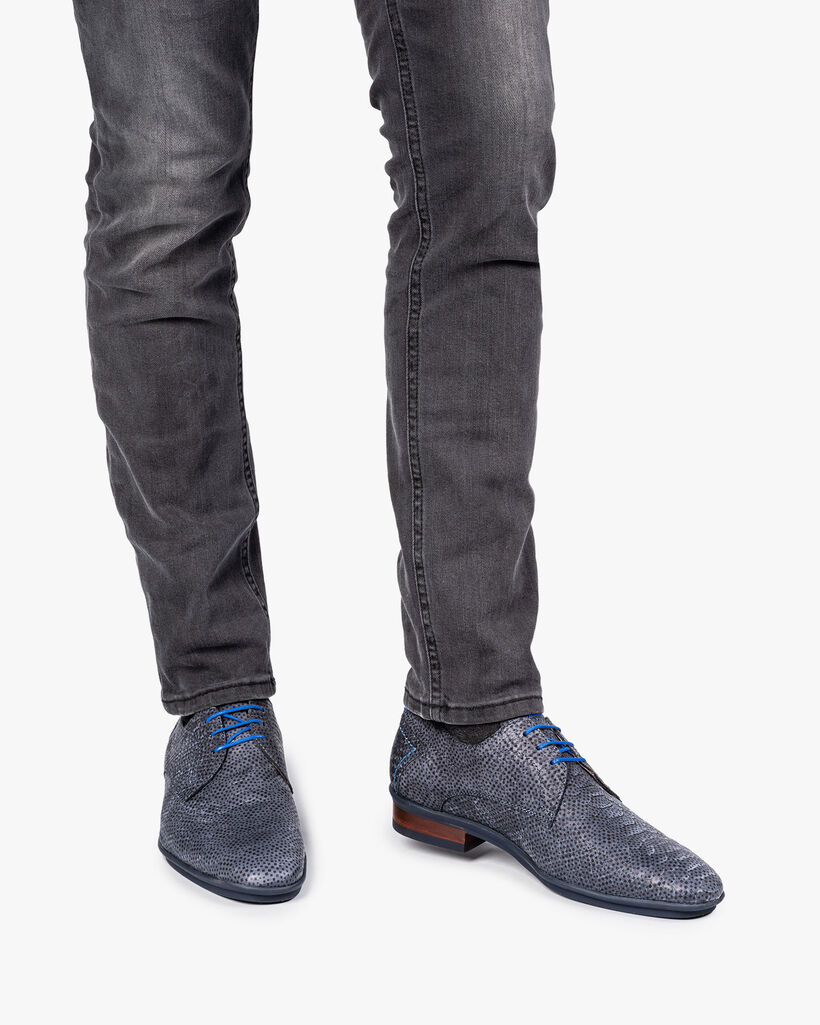 Dunkelblauer Nubukleder-Schn&uuml;rschuh mit Schlangenprint