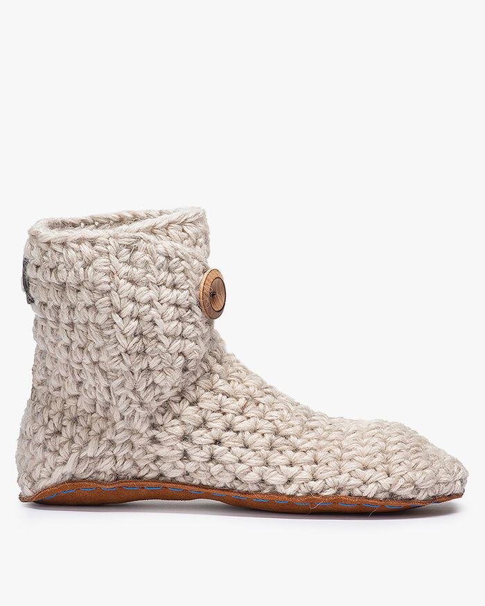 Kingdom of Wow home slippers sand