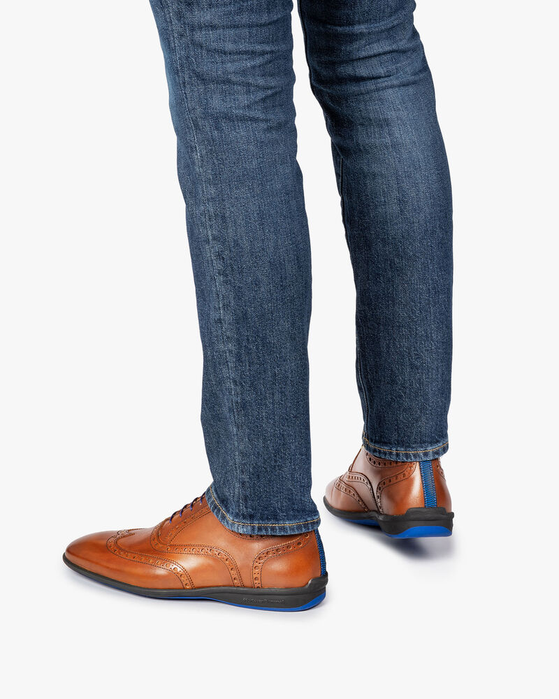 Dunkler cognacfarbener Kalbsleder-Schn&uuml;rschuh