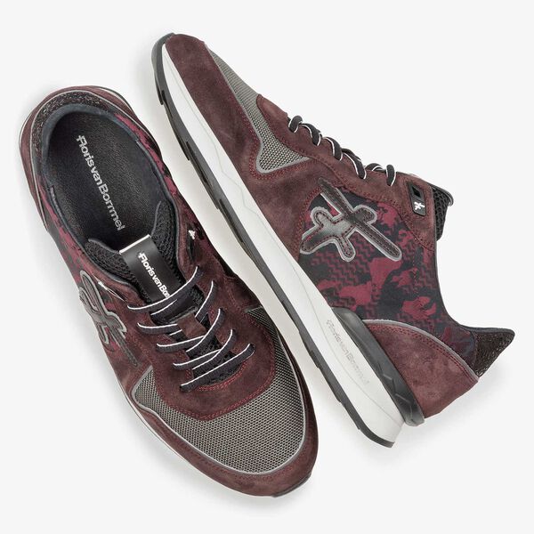 Roter Wildleder-Sneaker