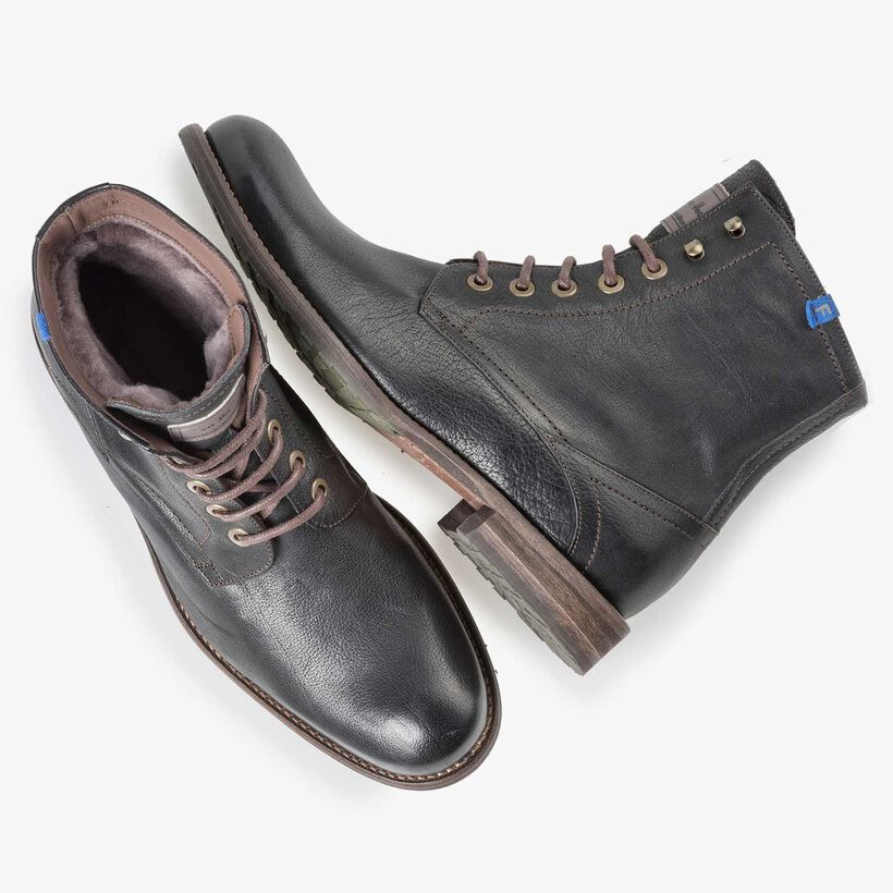 Wolle gef&uuml;tterter Schn&uuml;rstiefel aus schwarzem Kalbsleder