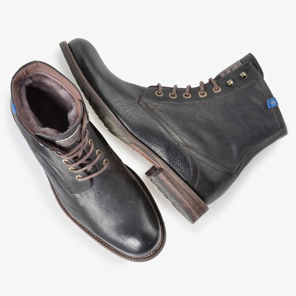 Wolle gef&uuml;tterter Schn&uuml;rstiefel aus schwarzem Kalbsleder