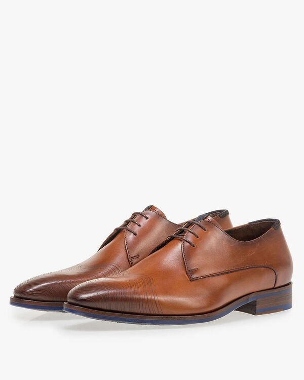 Dunkler cognacfarbener Kalbsleder-Schn&uuml;rschuh