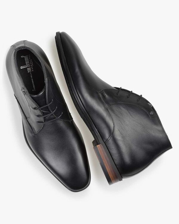 Schwarzer Schn&uuml;rschuh