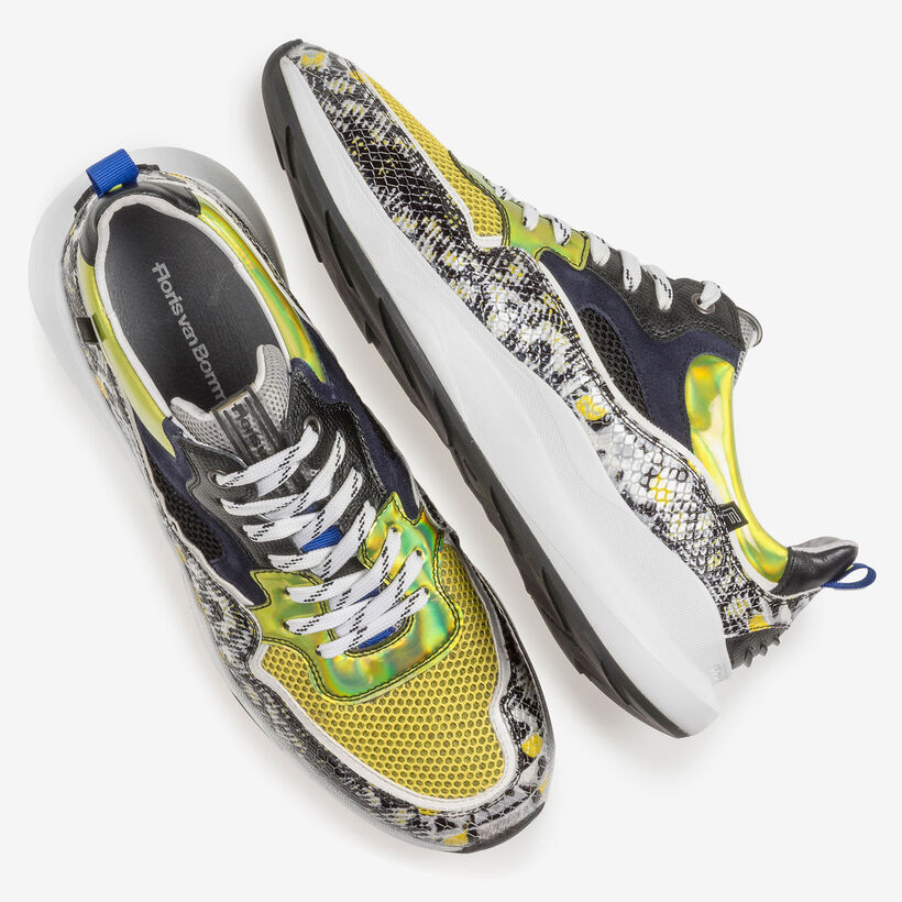 Mehrfarbiger Sneaker mit grau-gelbem Print