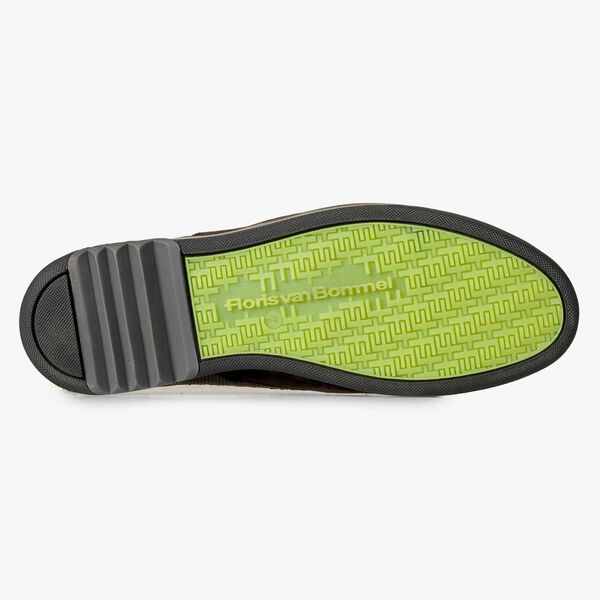 Dunkelbrauner Wildleder Sneaker mit Strukturmuster