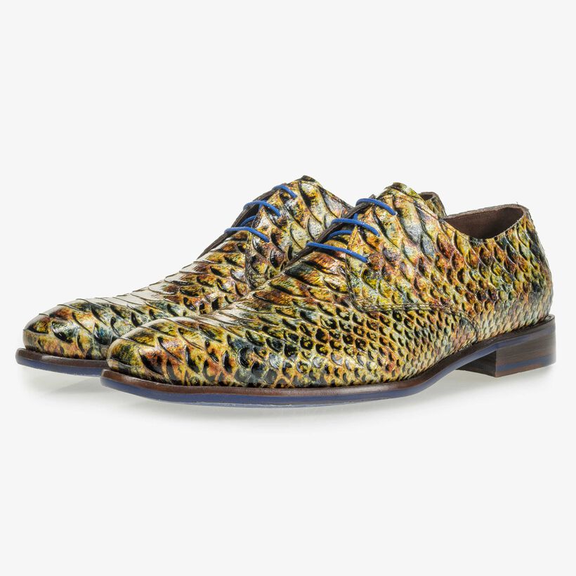 Gelb-brauner Lackleder-Schn&uuml;rschuh mit Schlangenprint