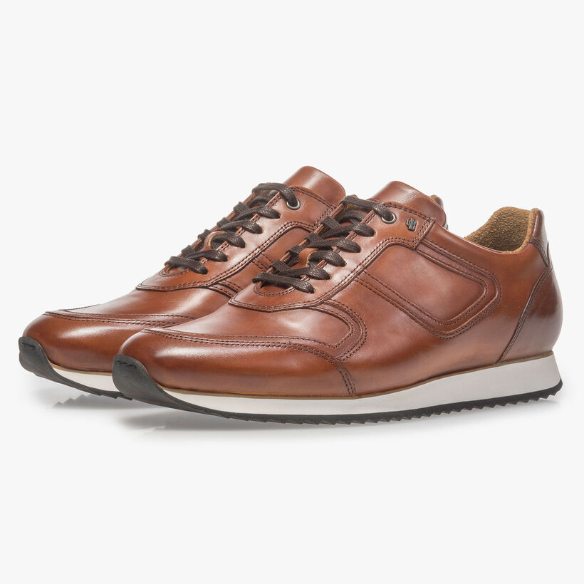 Dunkler cognacfarbener Kalbsleder Schn&uuml;rschuh