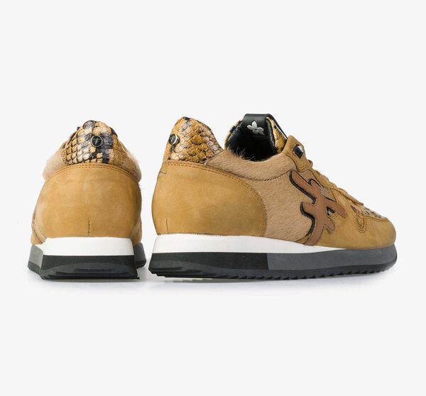 Ockergelber Leder-Sneaker mit Ponyhaar