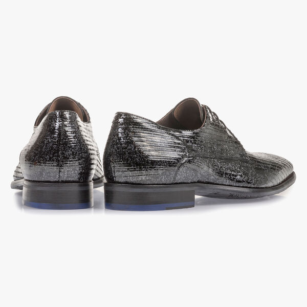 Schwarzer Lackleder-Schn&uuml;rschuh mit Metallicprint