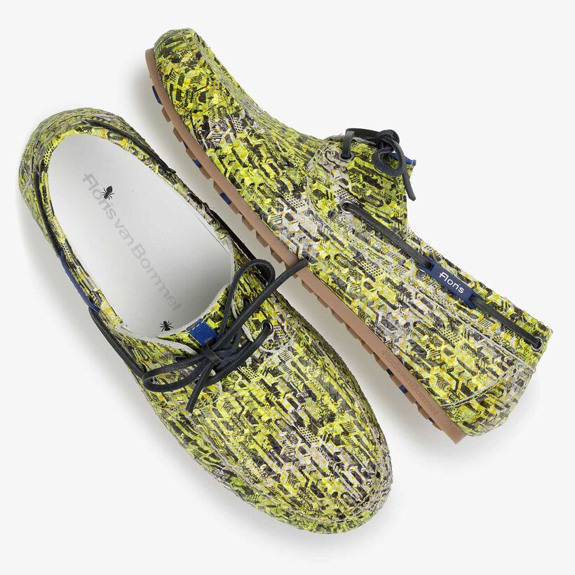 Gelber Kalbsleder-Segelschuh mit Schlangenprint