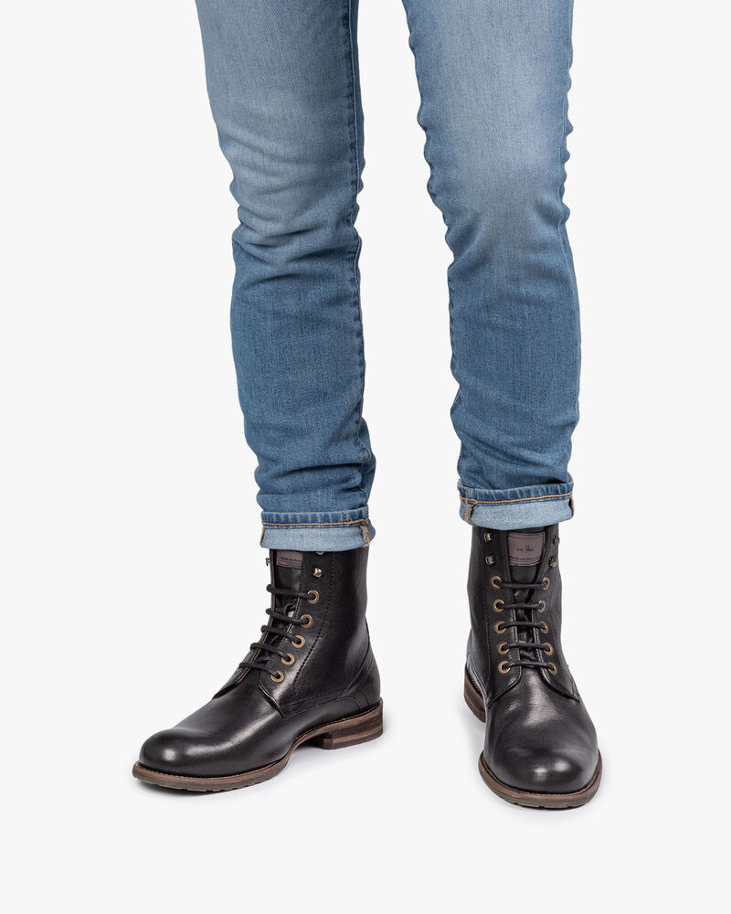 Gef&uuml;tterter Schn&uuml;rstiefel schwarz