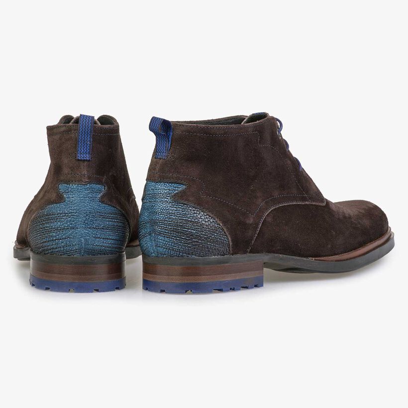 Dunkelbrauner Schn&uuml;rstiefel aus Kalbswildleder