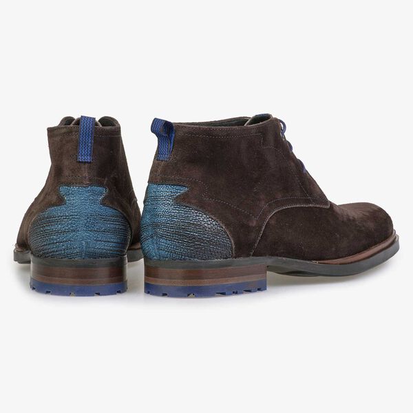 Dunkelbrauner Schn&uuml;rstiefel aus Kalbswildleder