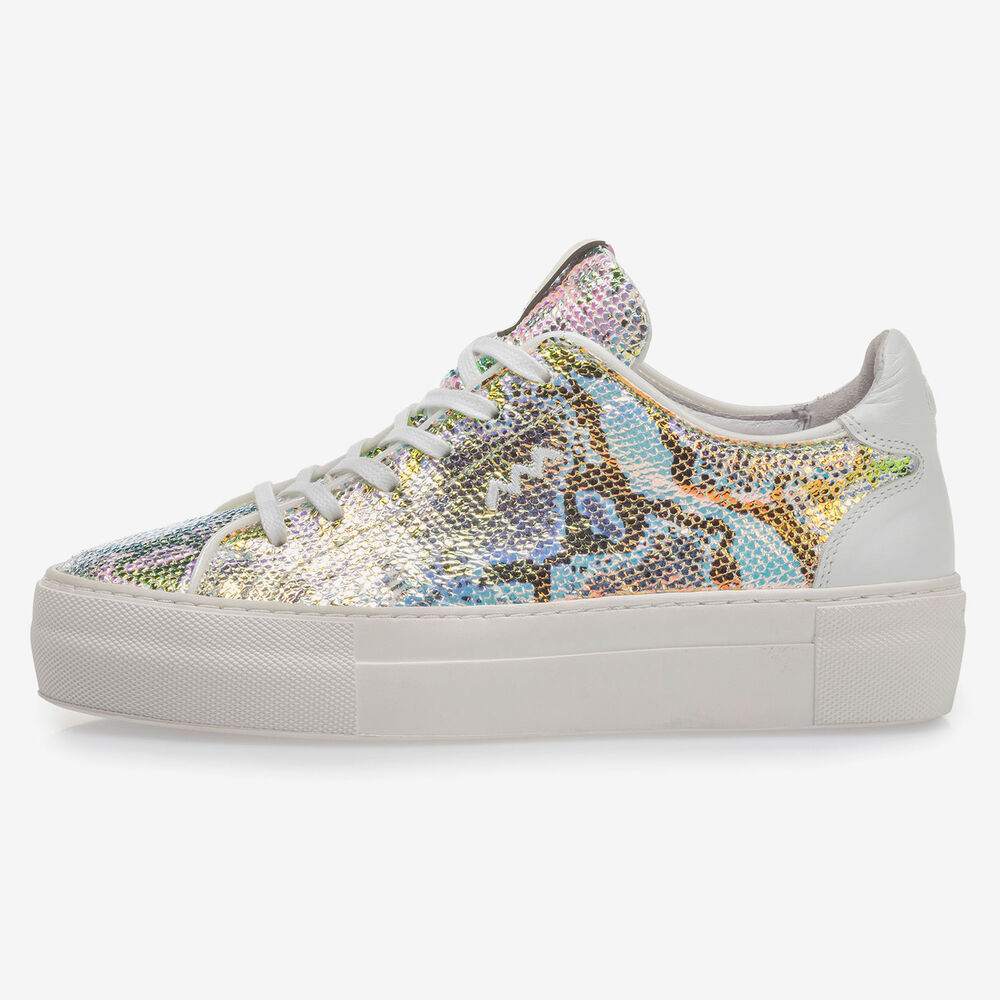 Sneaker mit gr&uuml;n-goldenem Metallic-Print