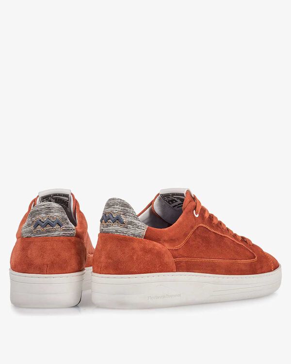 Orange-roter Wildleder-Sneaker