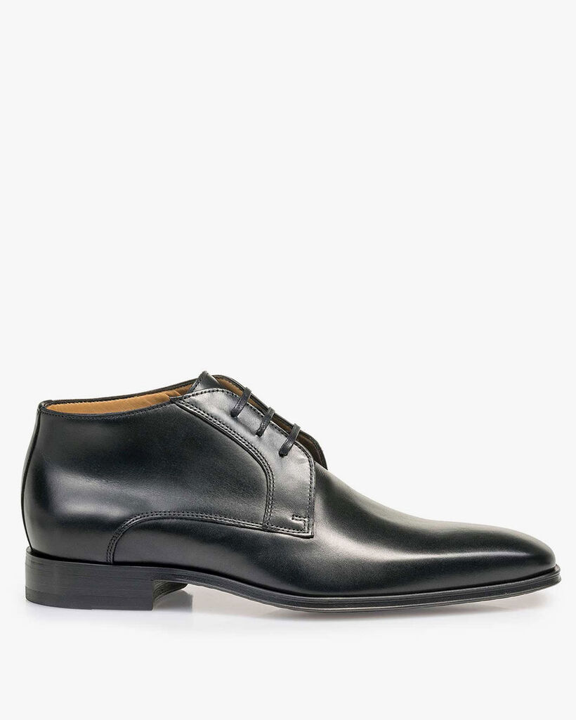 Lace boot calf leather black