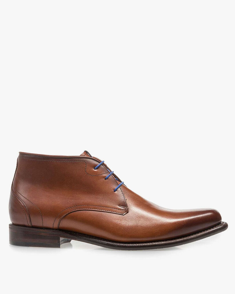 Dark cognac-coloured calf leather lace boot