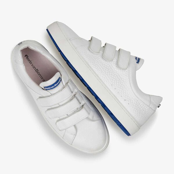 Wei&szlig;er fein strukturierter Leder-Sneaker