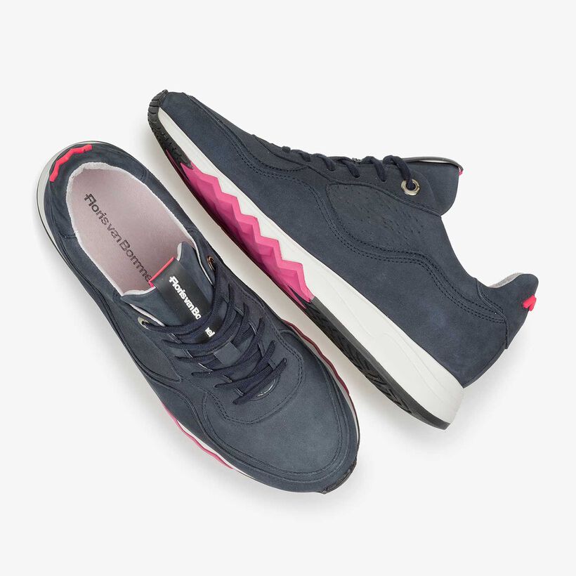 Dunkelblauer Nubukleder-Sneaker