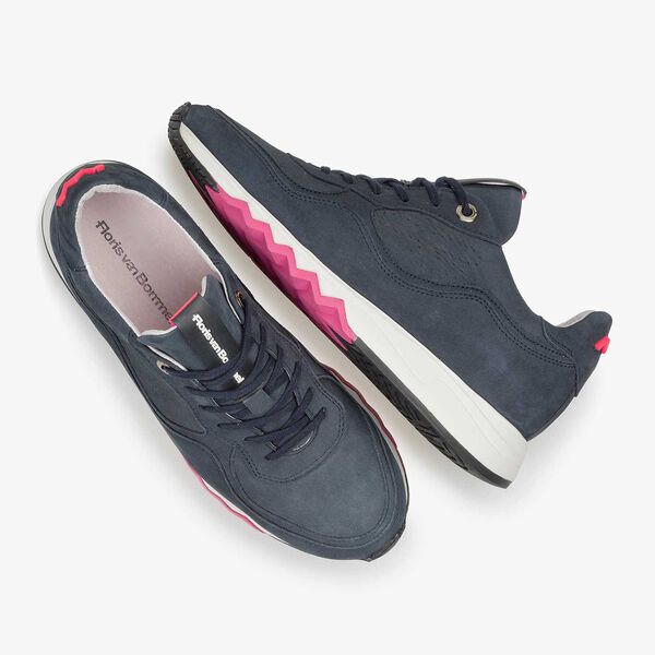 Dunkelblauer Nubukleder-Sneaker