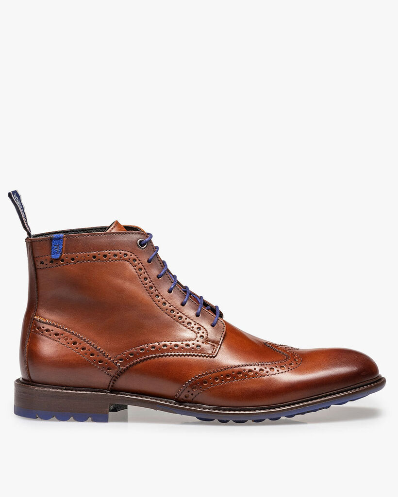 Dark cognac-coloured calf leather lace boot
