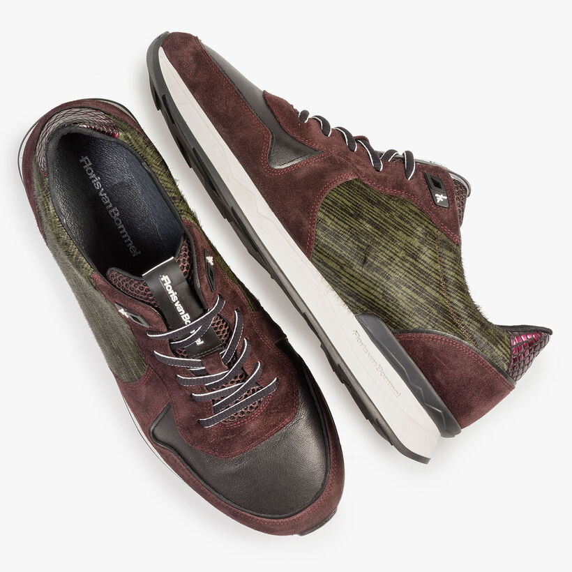 Roter Wildleder-Sneaker
