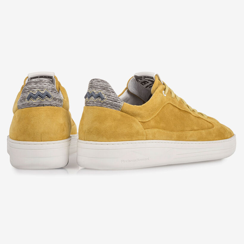 Gelber Wildleder-Sneaker
