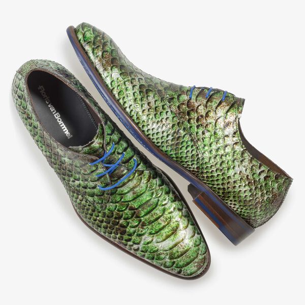 Gr&uuml;ner Lackleder-Schn&uuml;rschuh mit Schlangenprint