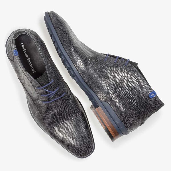 Schwarzer Leder-Schn&uuml;rstiefel mit Eidechsenprint