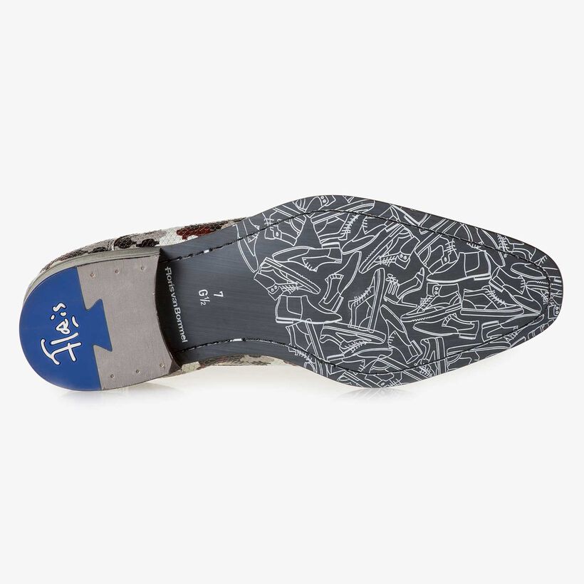 Wei&szlig;er Kalbsleder-Schn&uuml;rschuh mit mehrfarbigem Print