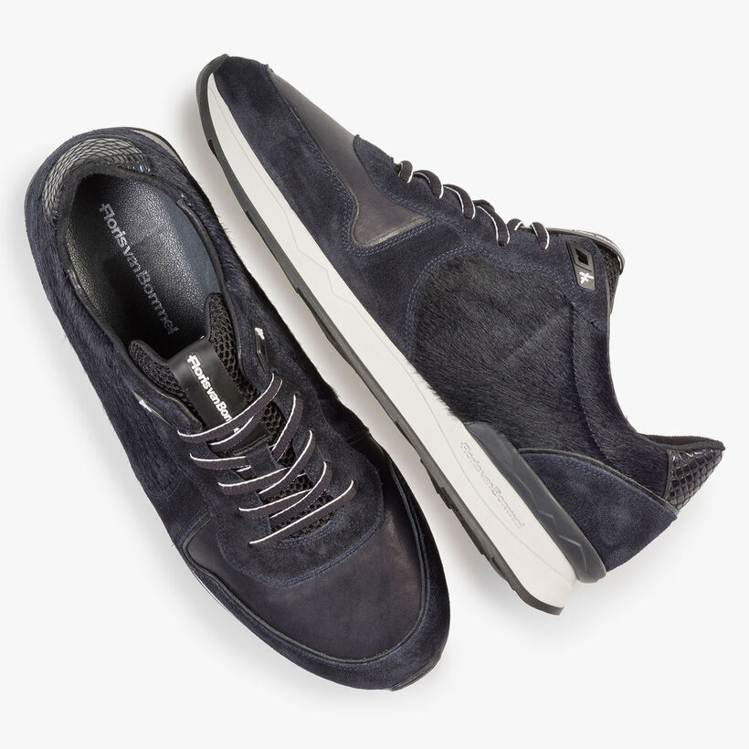 Blauer Wildleder-Sneaker