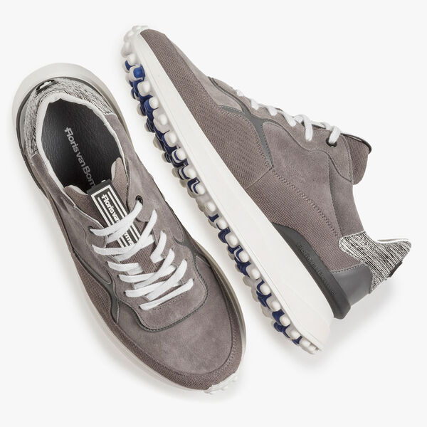 Grauer Wildleder-Sneaker mit Print