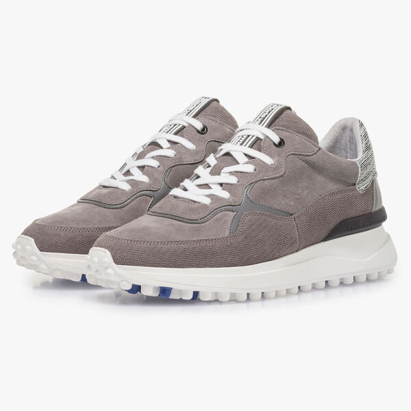 Grauer Wildleder-Sneaker mit Print
