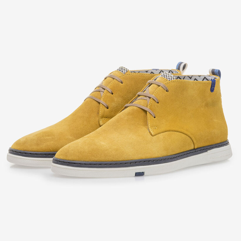 Gelber Wildleder-Schn&uuml;rstiefel