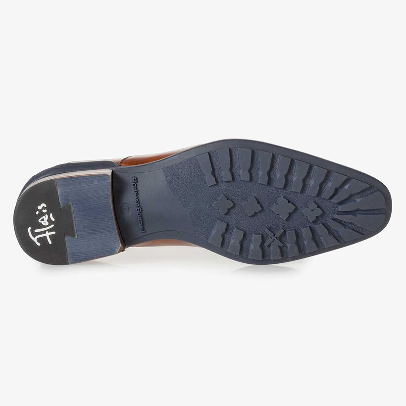 Cognacfarbener Kalbsleder-Schn&uuml;rstiefel