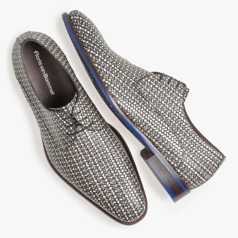 Dunkelgrauer Schn&uuml;rschuh mit wei&szlig;em Print