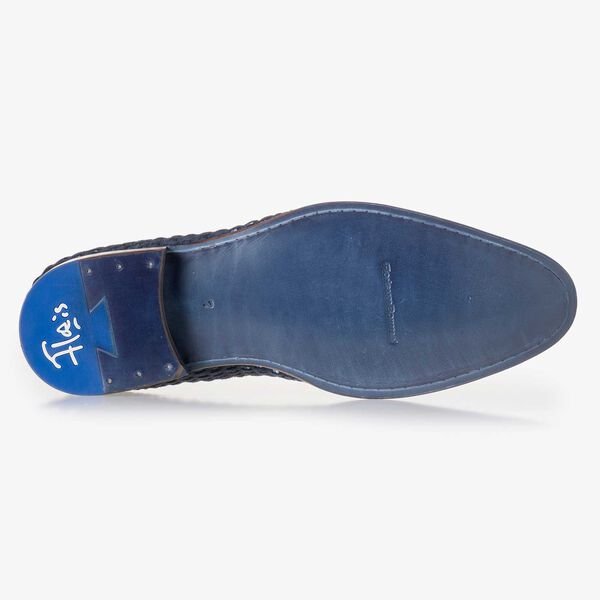 Dunkelblauer Slipper aus geflochtenem Wildleder