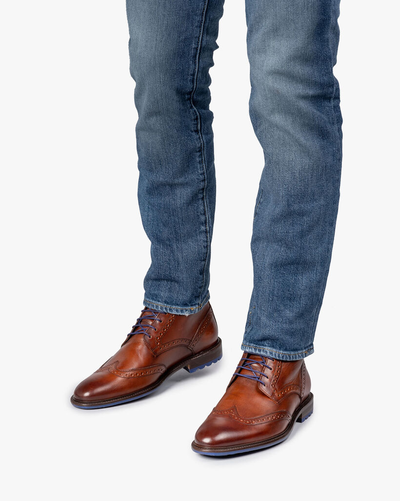Dark cognac-coloured calf leather lace boot