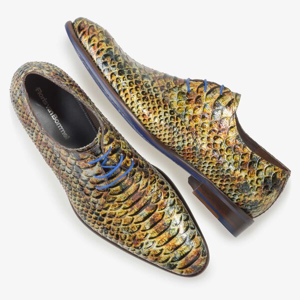 Gelb-brauner Lackleder-Schn&uuml;rschuh mit Schlangenprint