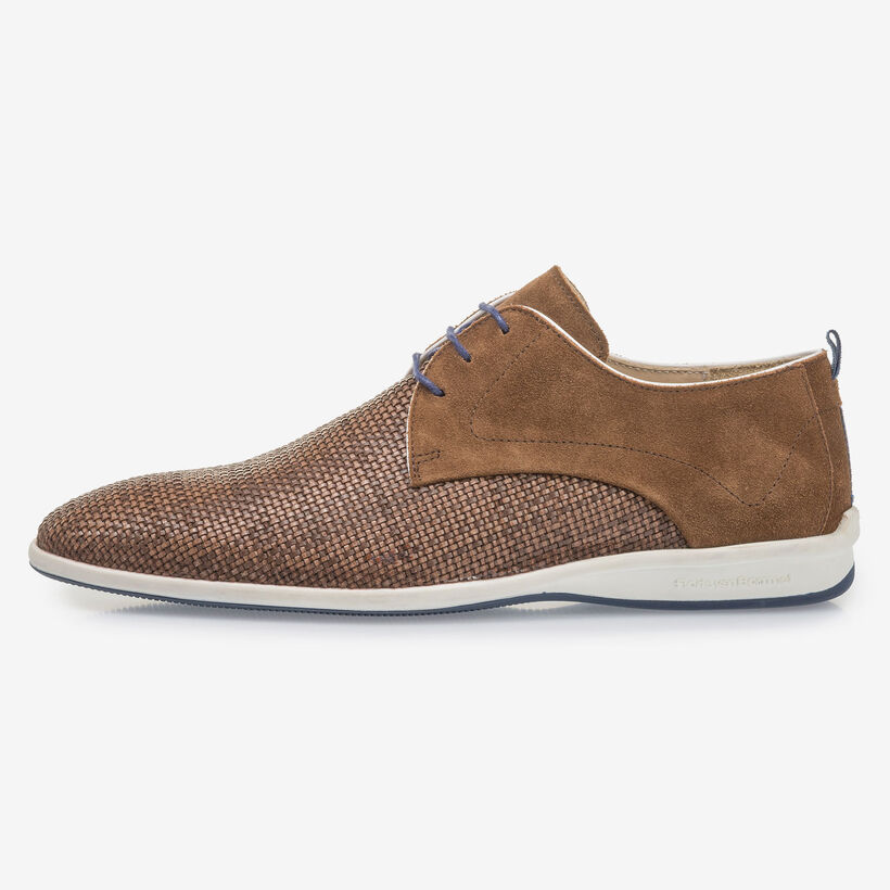 Brauner Schn&uuml;rschuh aus geflochtenem Leder