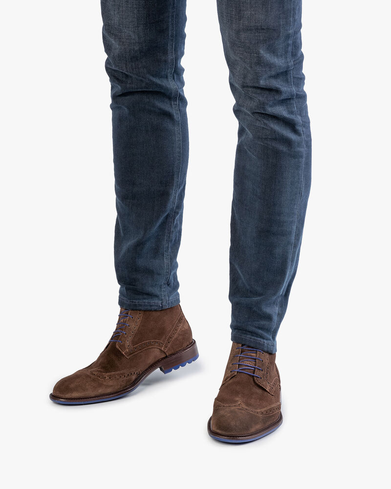 Dunkler taupefarbener/brauner Wildleder-Schn&uuml;rstiefel