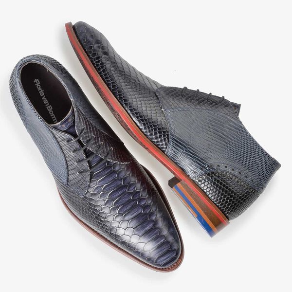 Mid-high blue leather lace shoe with snake print